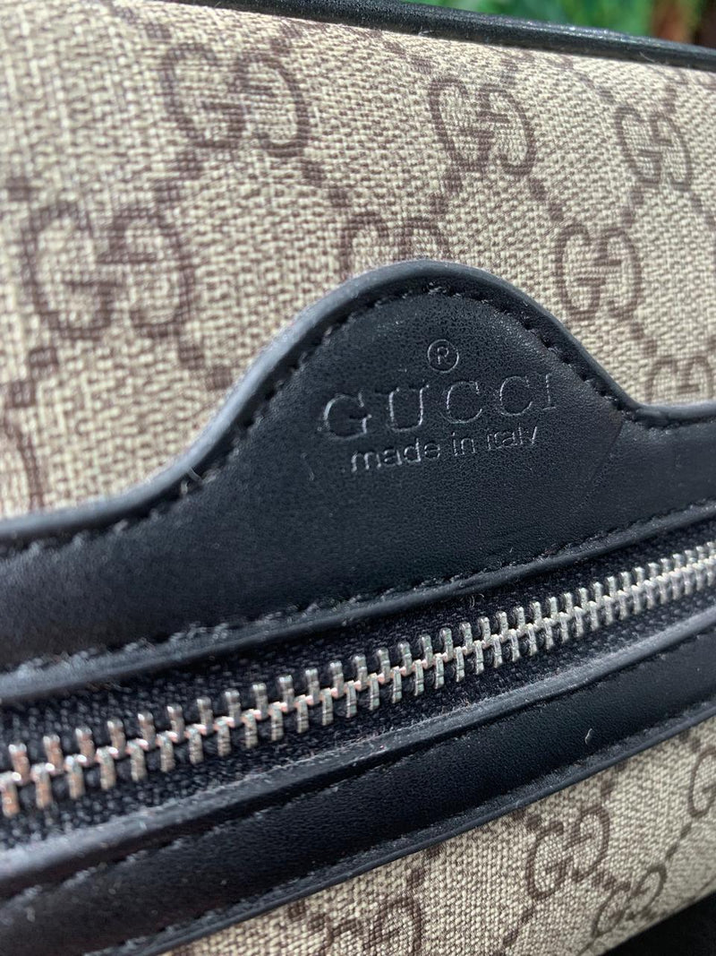 Bolsa Nécessaire Gucci