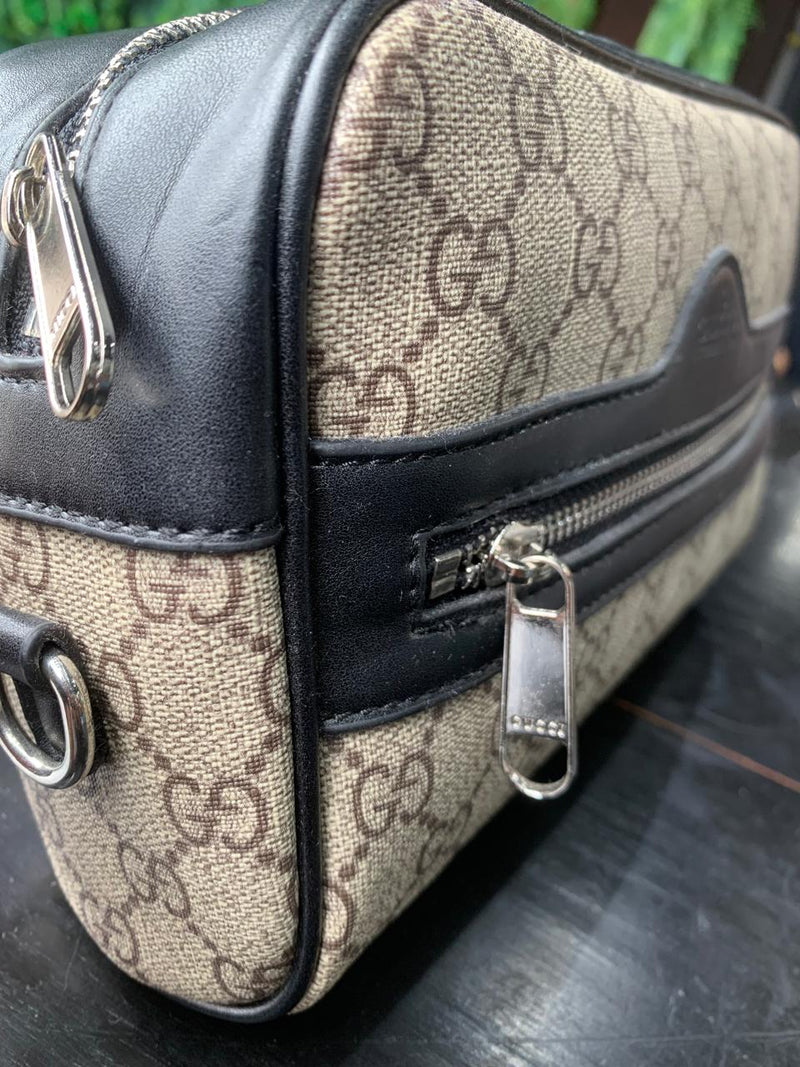 Bolsa Nécessaire Gucci